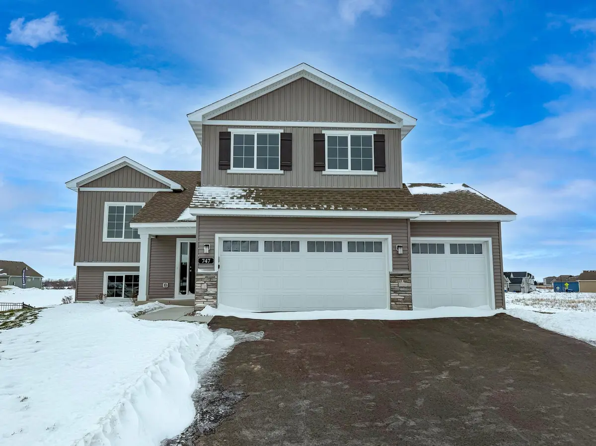 747 Blackbird CIR, Delano, MN 55328