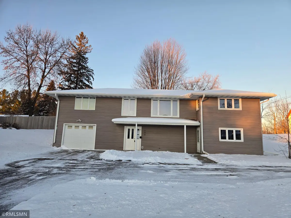 200 4th AVE SW, New Prague, MN 56071