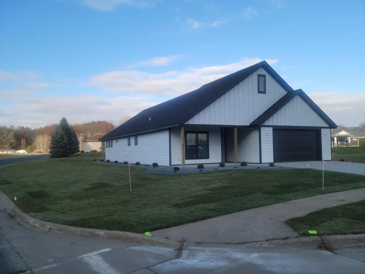 594 Cedar DR, Lake City, MN 55041