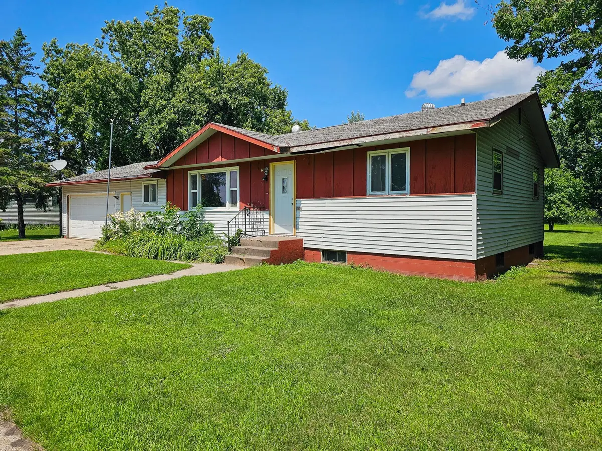 452 4th St NW, Perham, MN 56573