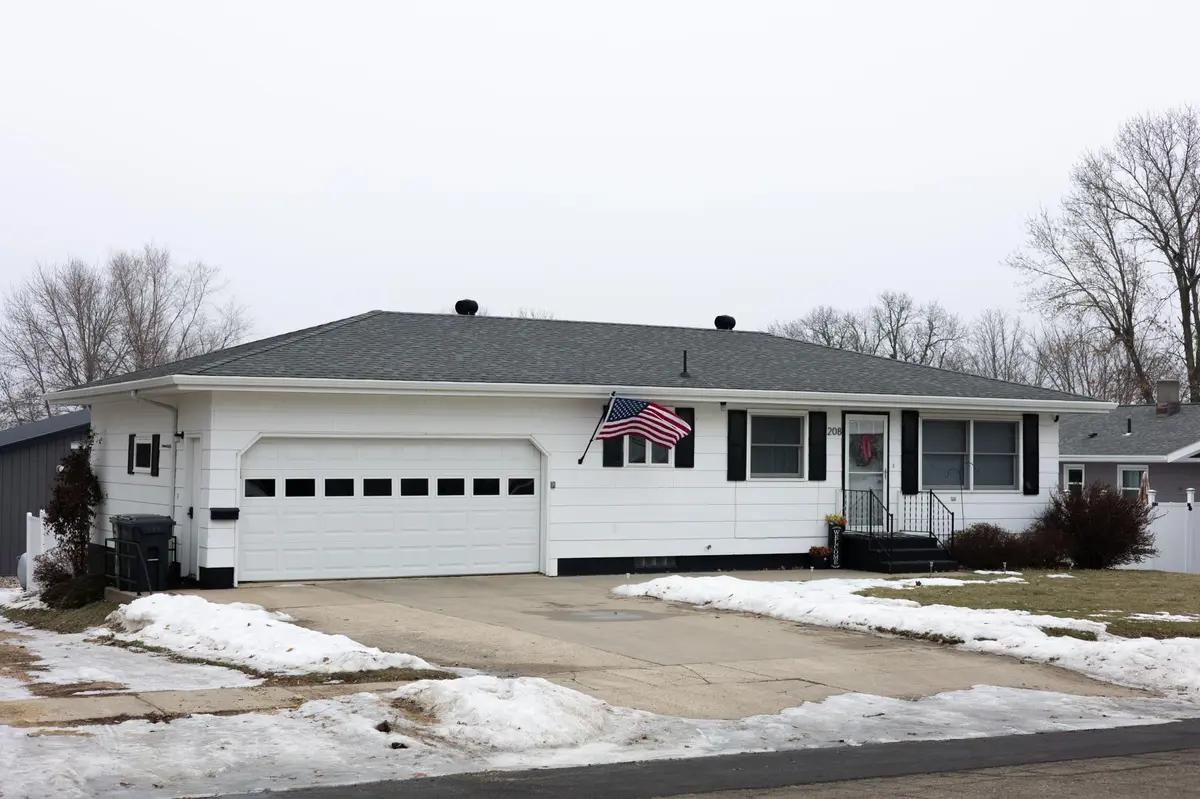 208 E 2nd ST, Adrian, MN 56110