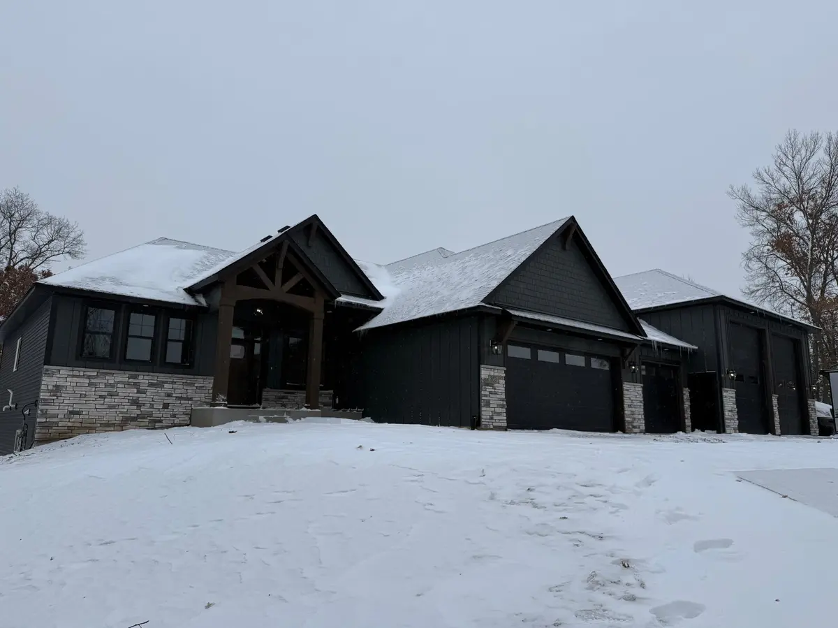853 200th AVE NW, Oak Grove, MN 55011