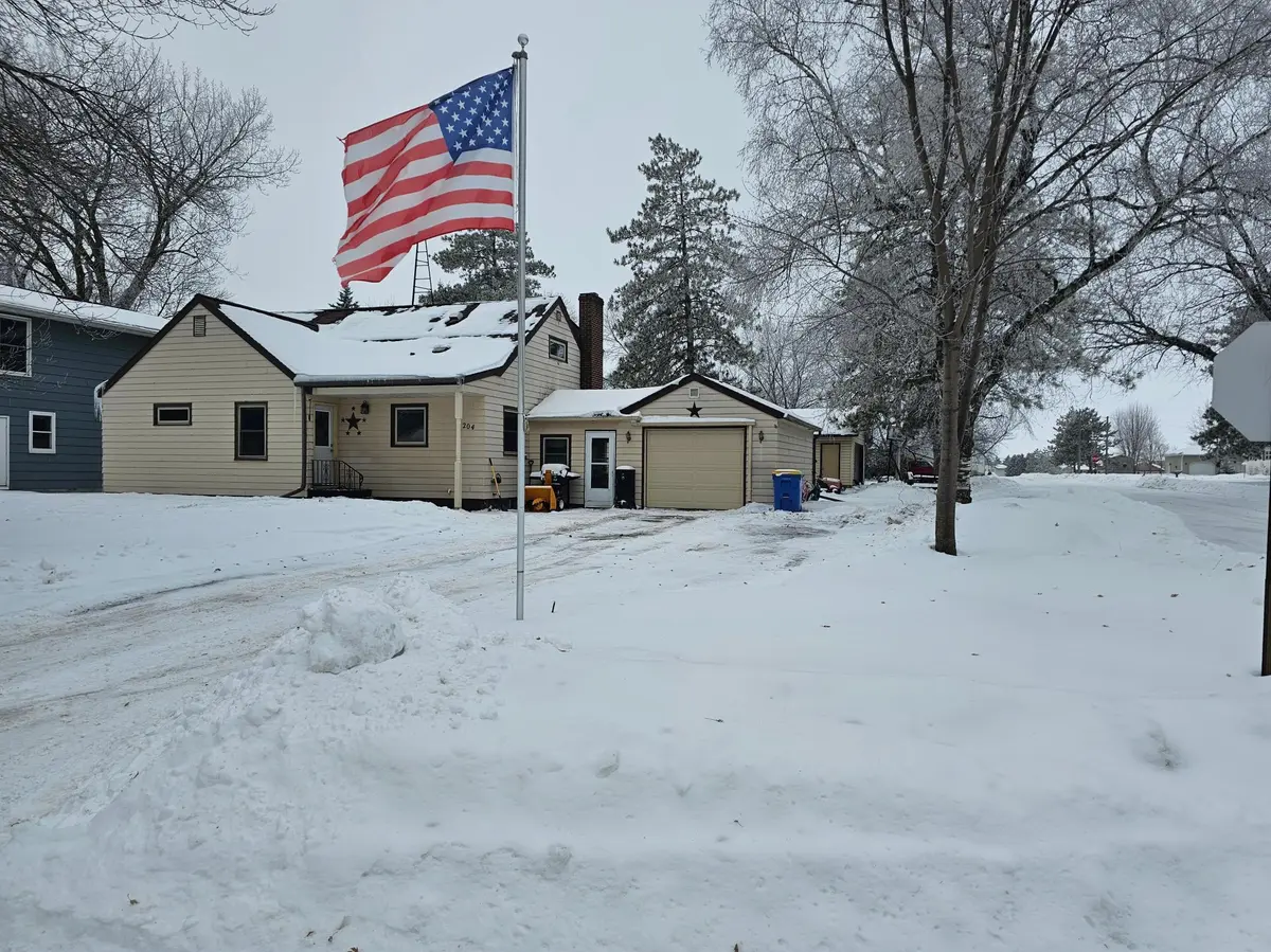 204 S Dayton AVE, Parkers Prairie, MN 56361