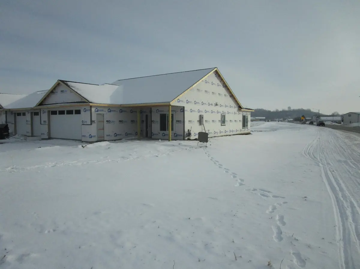 801 3rd AVE NW, Pine Island, MN 55963