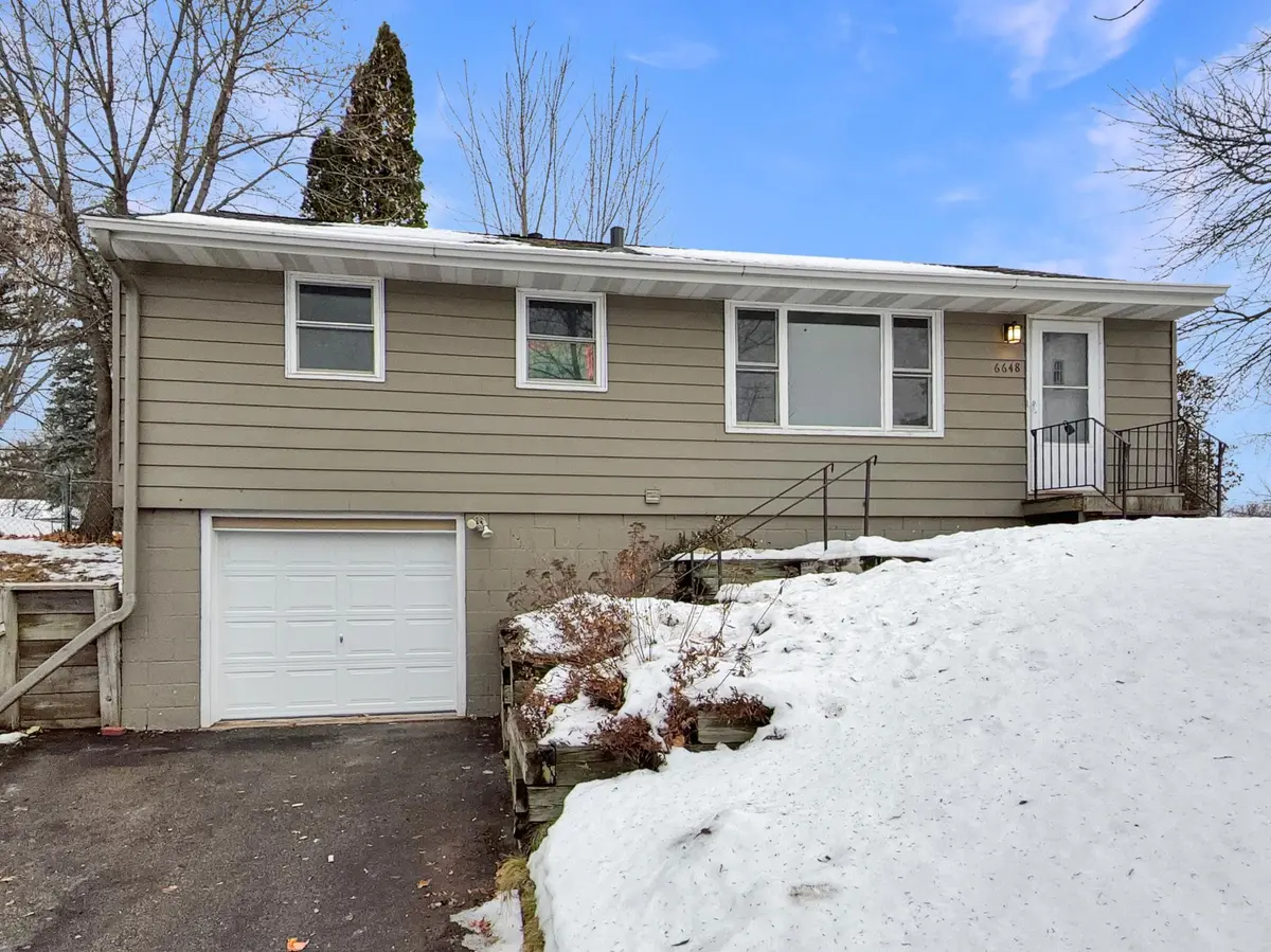 6648 4th ST N, Oakdale, MN 55128