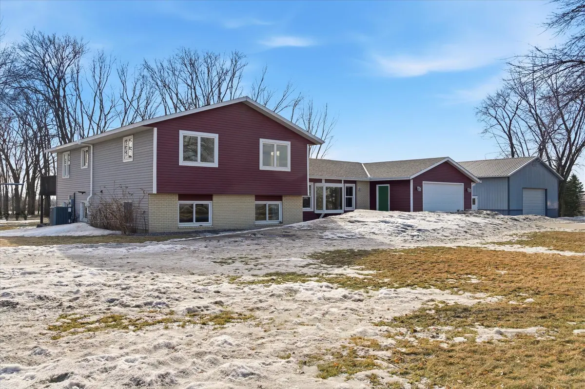 20445 300th ST, New Prague, MN 56071