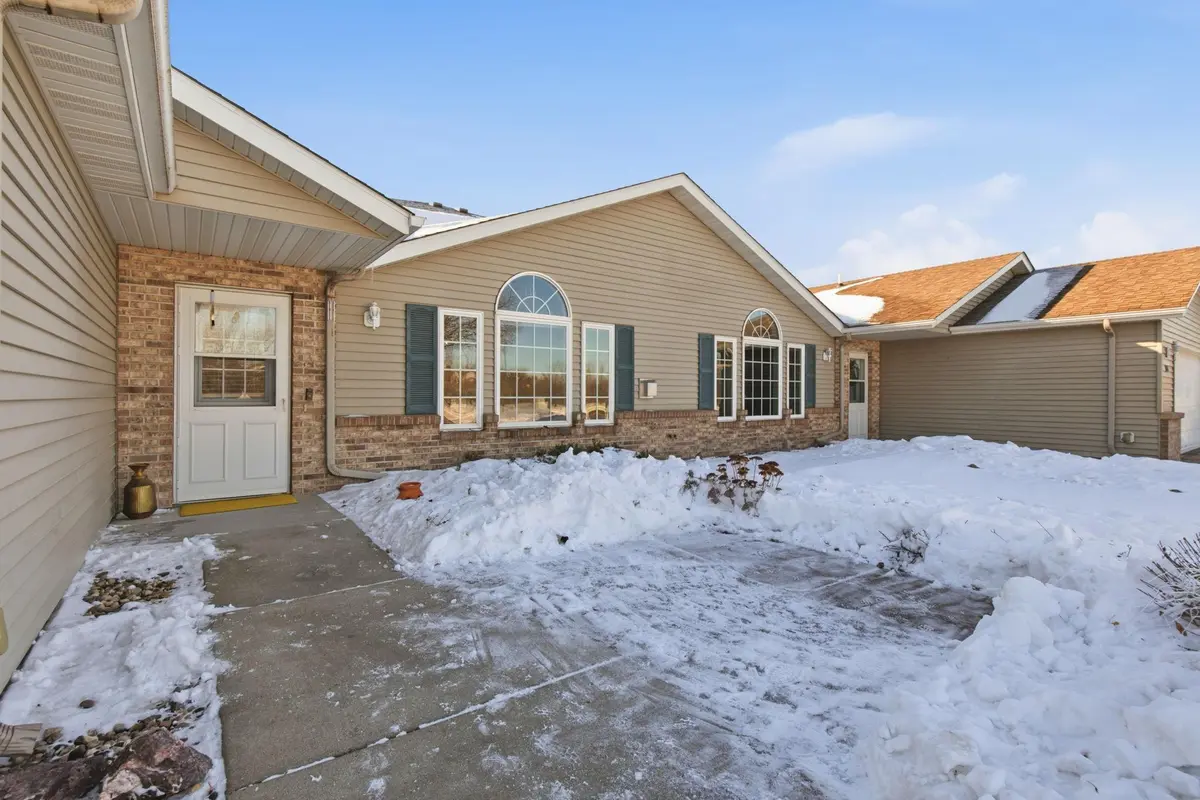 1316 Scout DR, Sartell, MN 56377