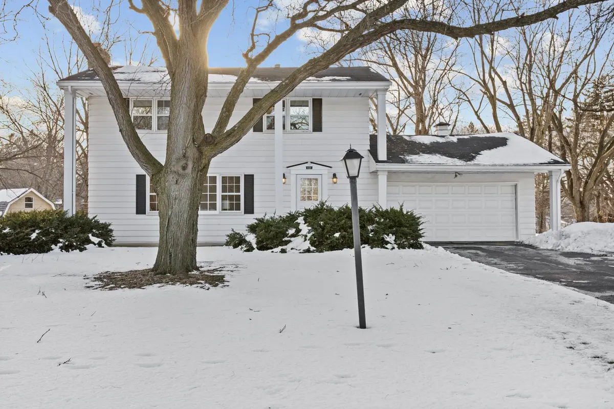 101 Heritage CIR N, Burnsville, MN 55337