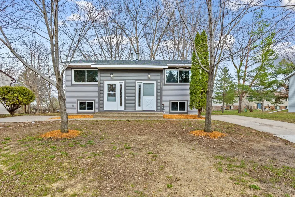 571 N Montgomery AVE, Le Center, MN 56057