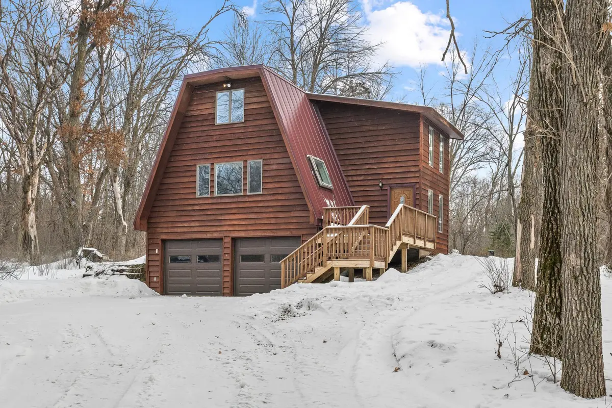 133 Glen LN, River Falls, WI 54022