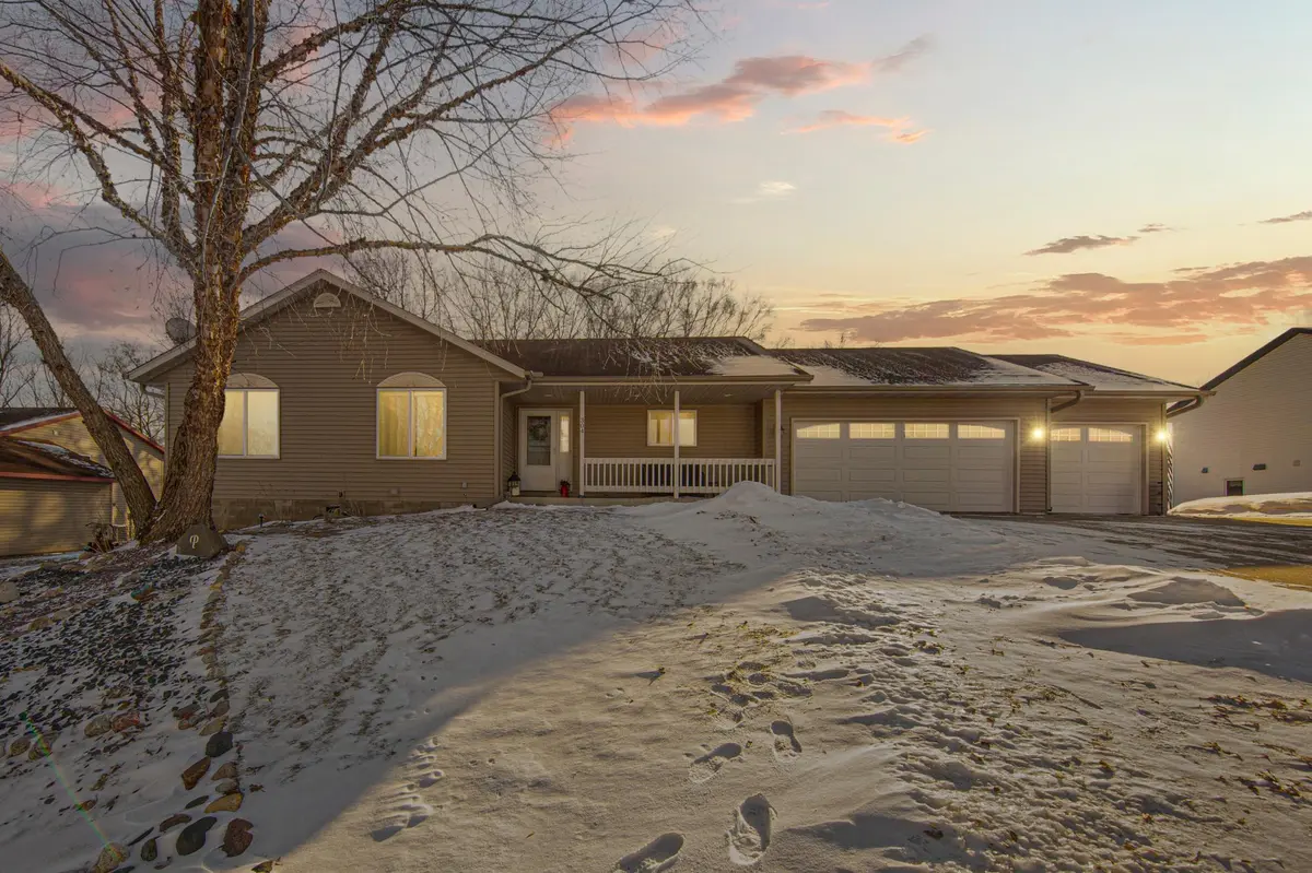 304 Sidney ST W, Morristown, MN 55052
