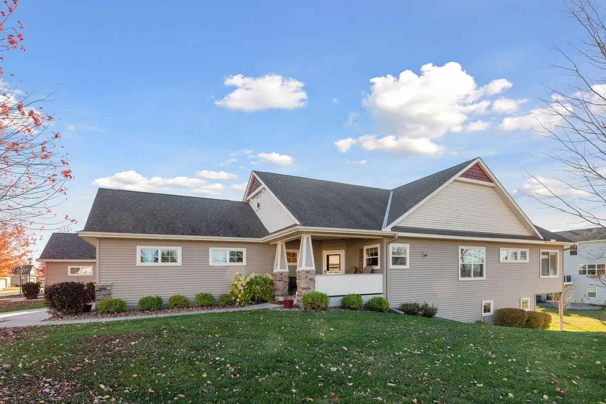 1312 Shadywood LN, Waconia, MN 55387