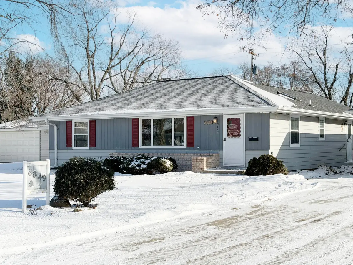 8849 Columbus AVE S, Bloomington, MN 55420