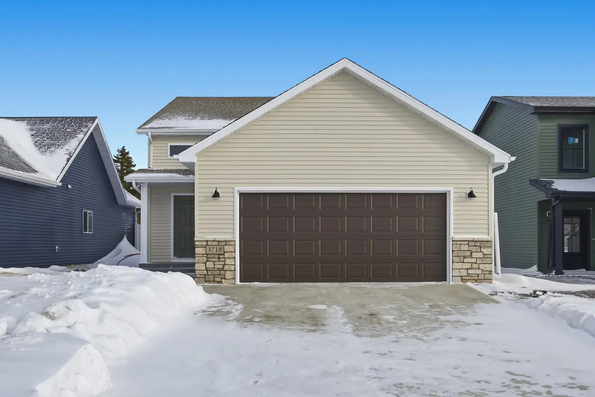 3718 27th ST S, Moorhead, MN 56560