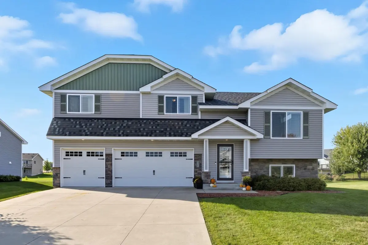 921 Cedar AVE N, Maple Lake, MN 55358