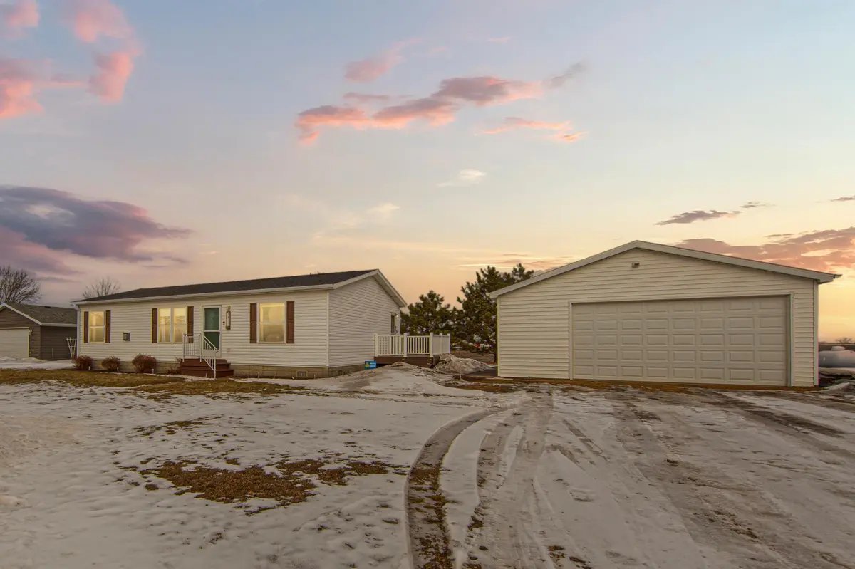 79 Blashack ST, Waldorf, MN 56091