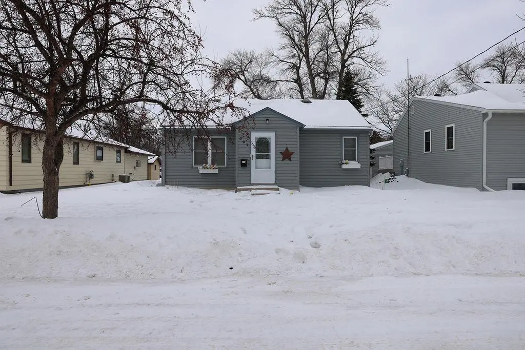 307 10 1/2 ST N, Wahpeton, ND 58075