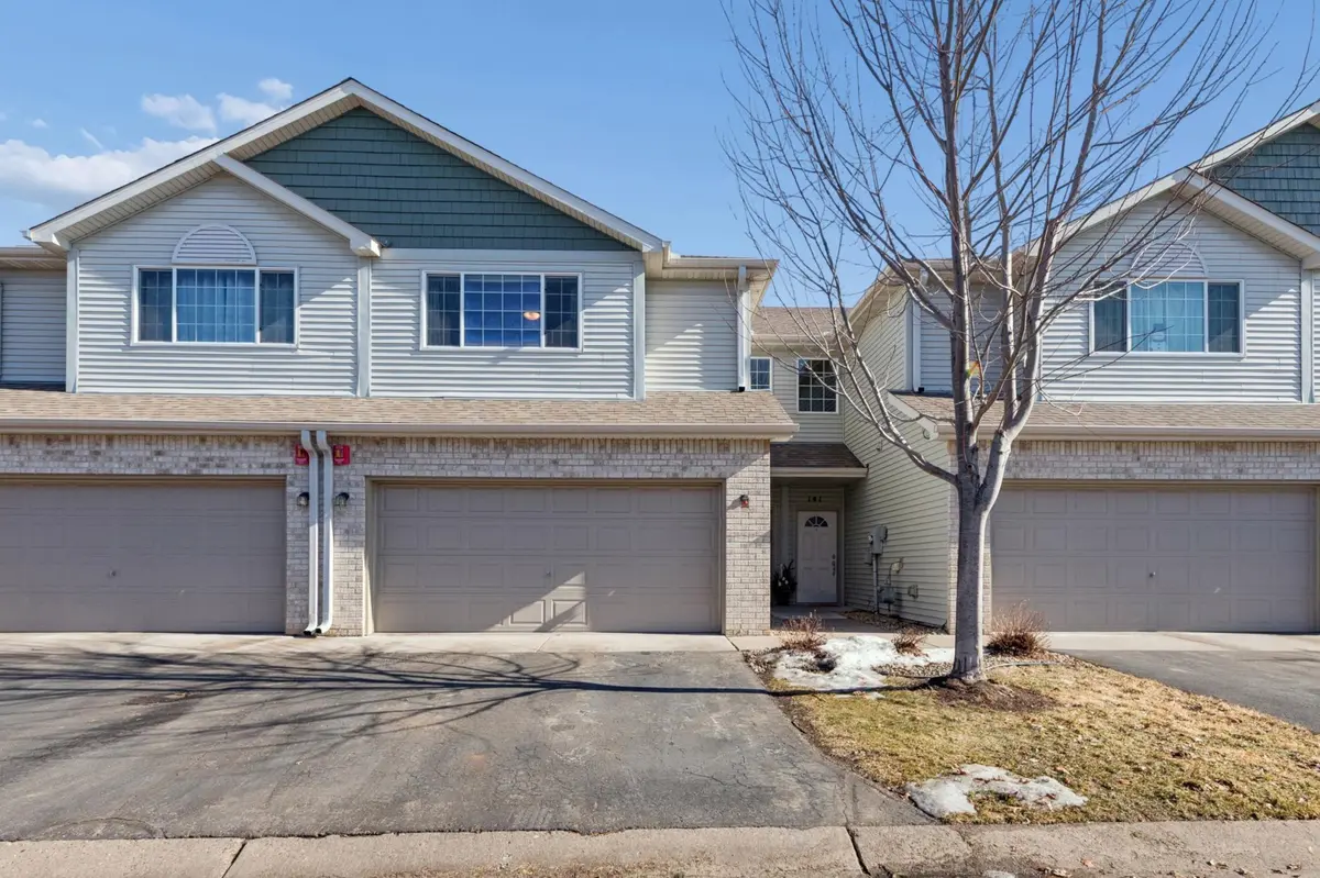 139 Stallion LN, Circle Pines, MN 55014