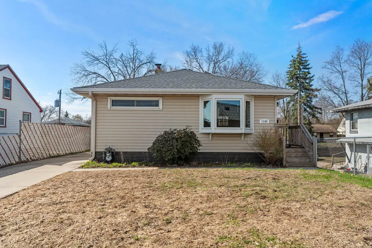 1186 Hewitt AVE, Saint Paul, MN 55104