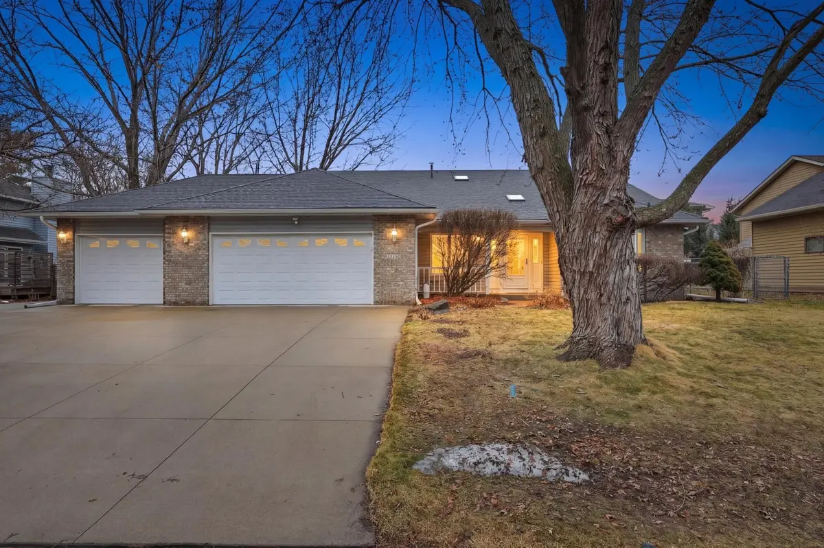 2938 Valento LN, Little Canada, MN 55117