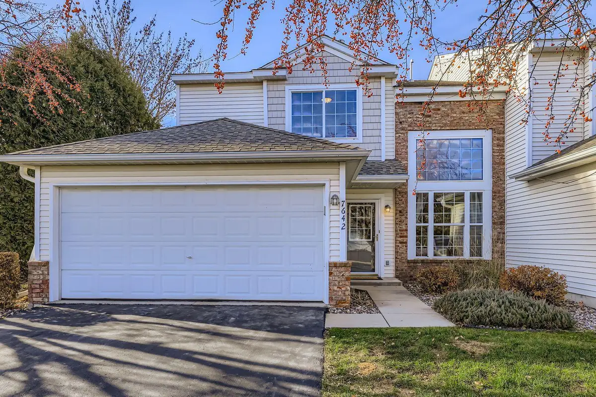 7642 Arboretum Village PL, Chanhassen, MN 55317