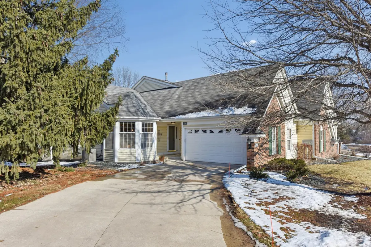 1261 Pond View LN, White Bear Twp, MN 55110