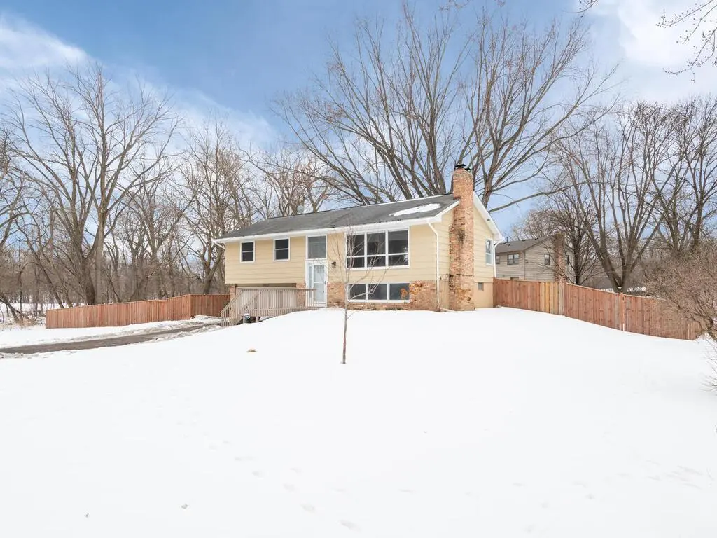5912 Stoneybrook DR, Minnetonka, MN 55345