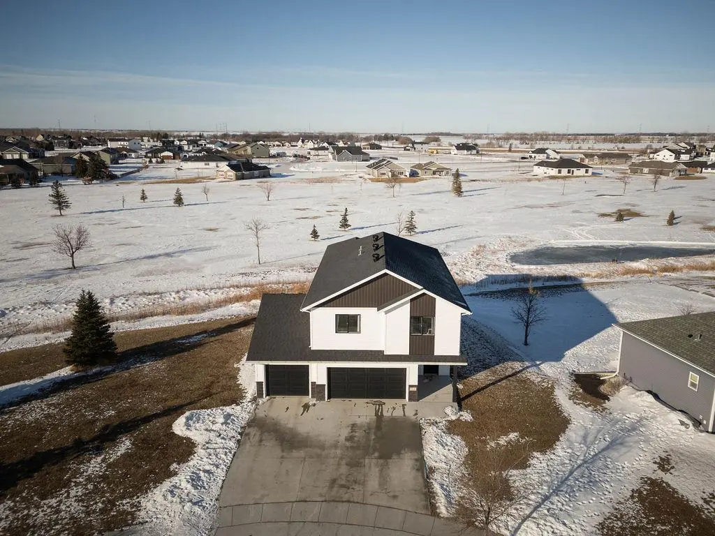 102 Lindsey CT, Mapleton, ND 58059
