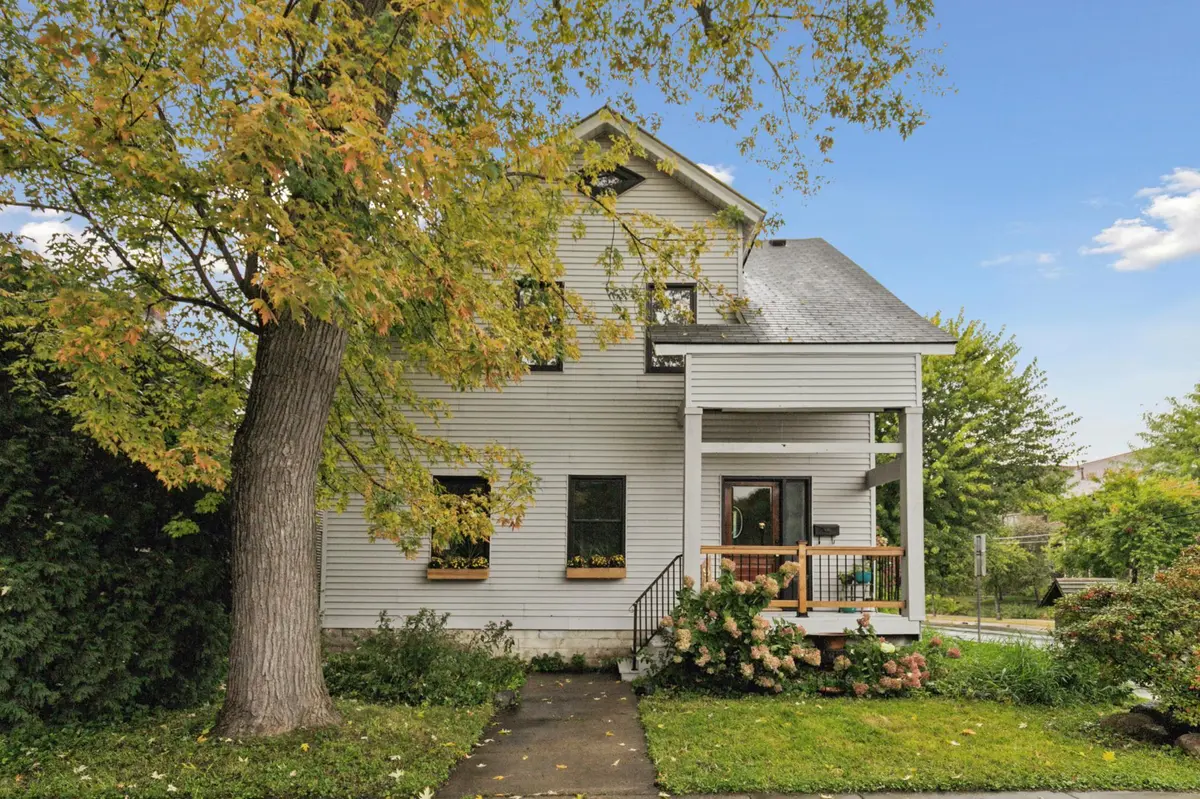 900 E River TER, Minneapolis, MN 55414