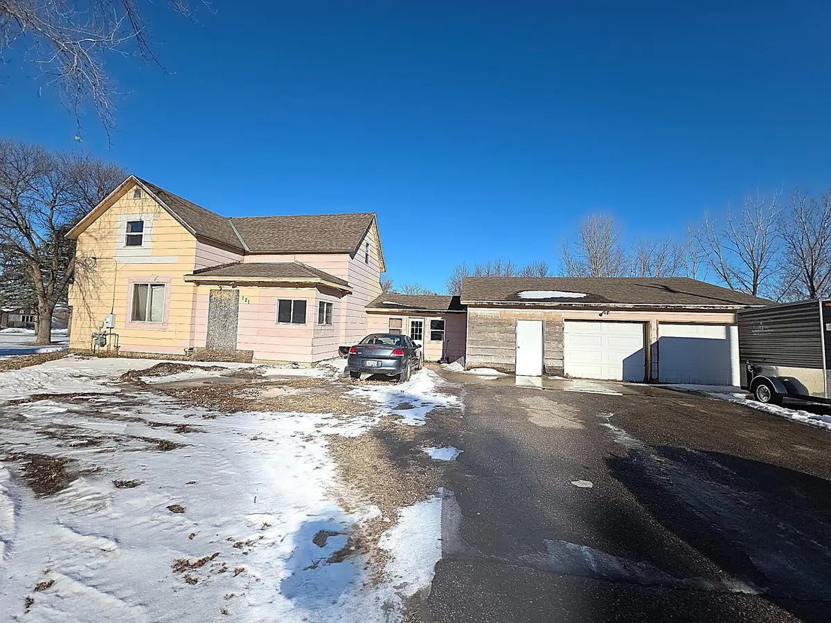 121 1st ST, Roscoe, MN 56371