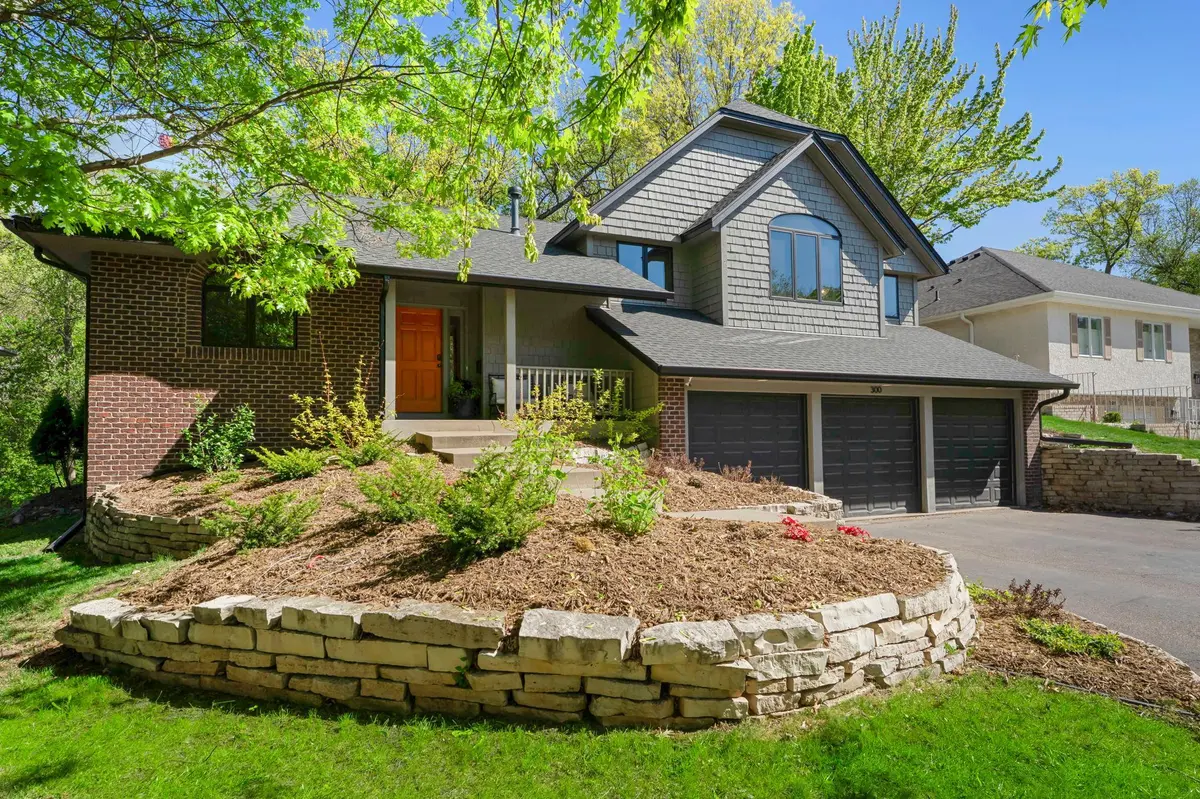 300 Dearborn CT, Edina, MN 55343