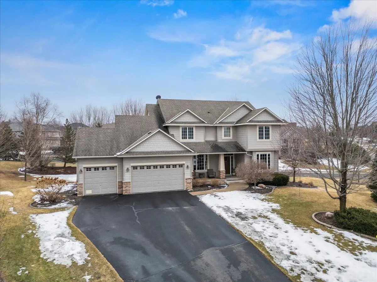 965 Woodview CT, Carver, MN 55315