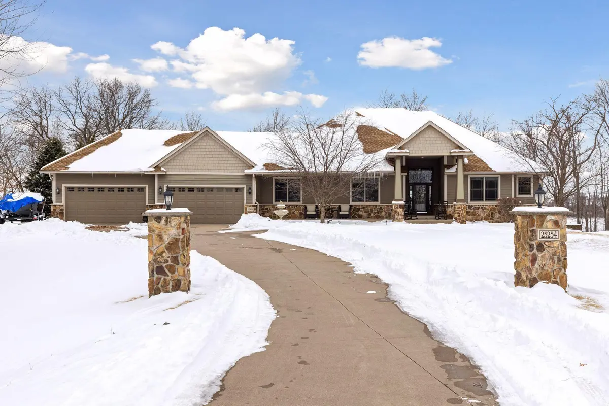 25254 Firefly AVE, Wyoming, MN 55092