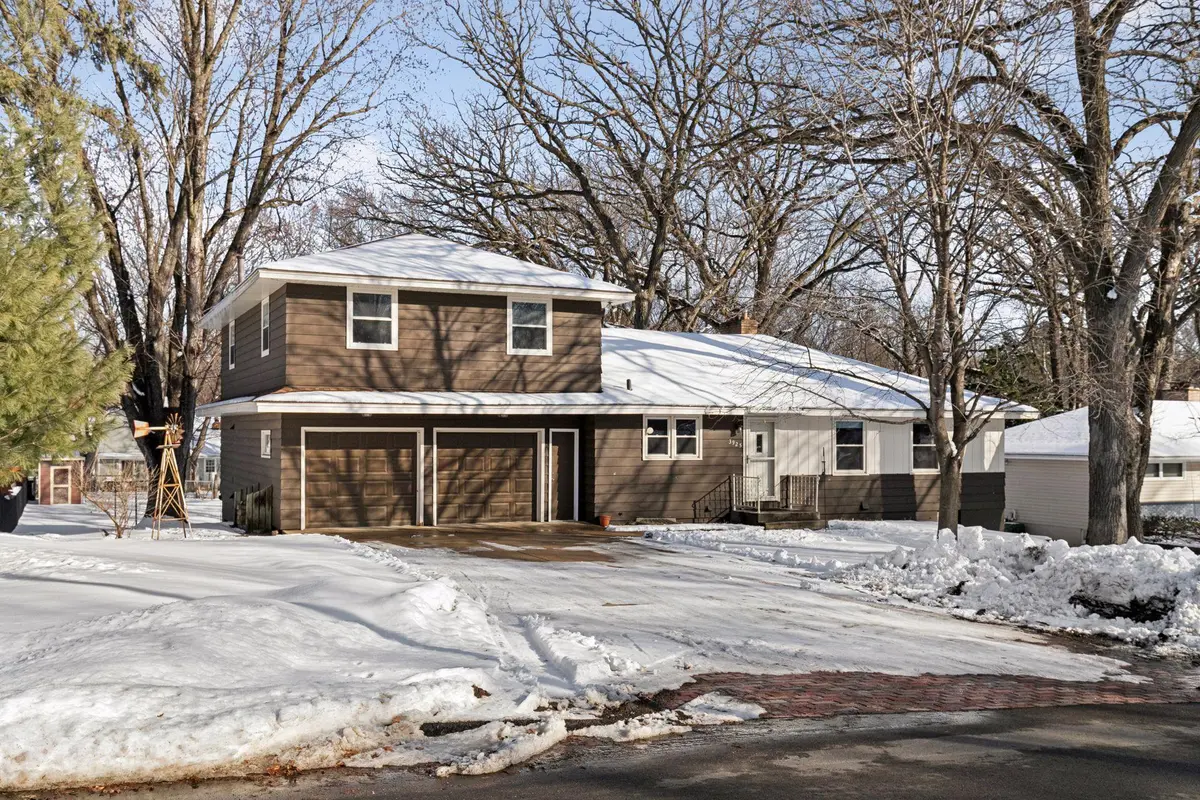 3925 Victoria ST, Minnetonka, MN 55345