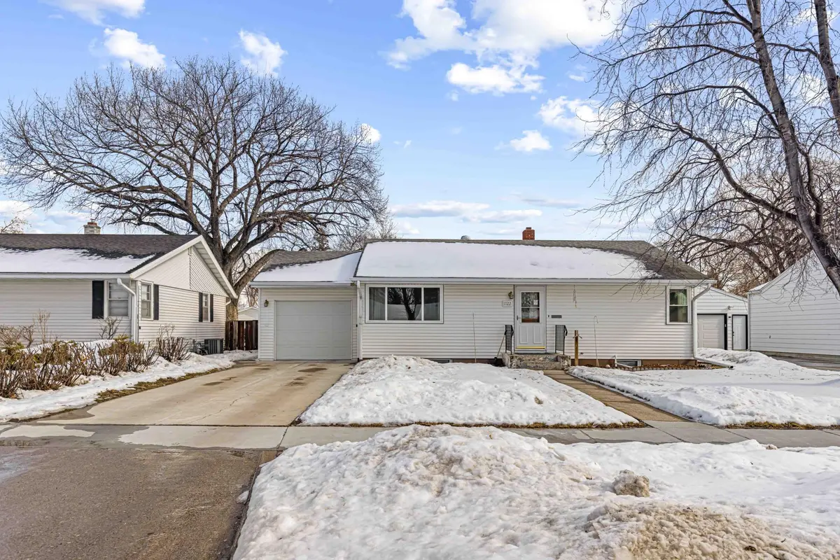 1722 15th ST S, Fargo, ND 58103