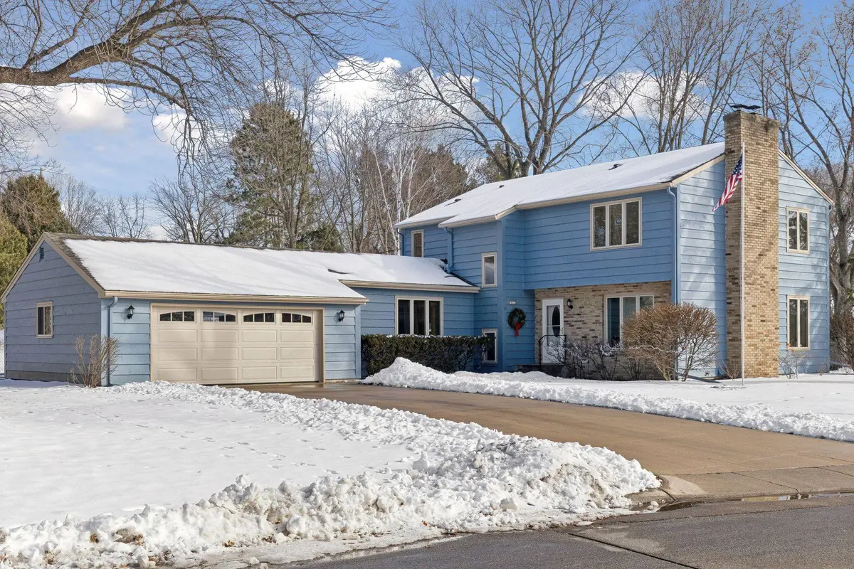 972 Lydia DR W, Roseville, MN 55113