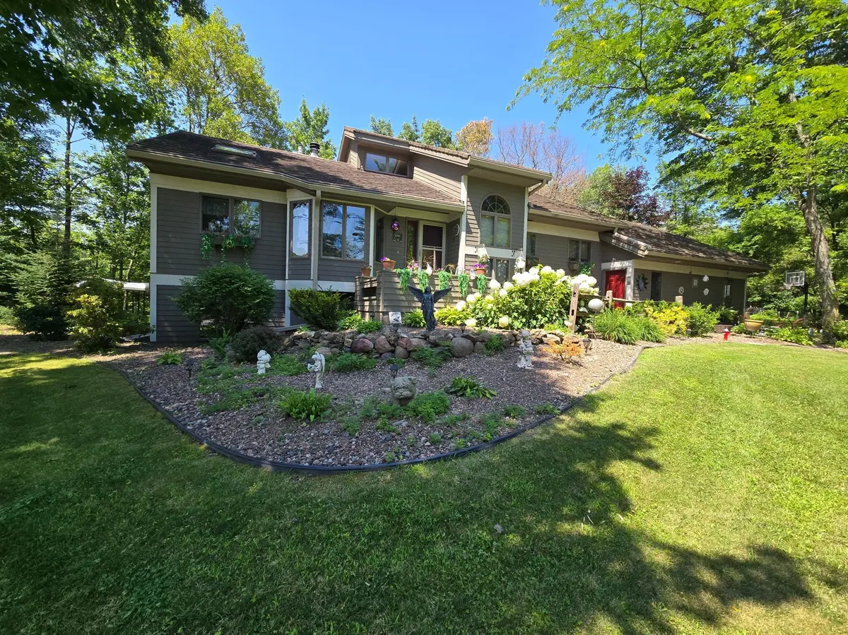 2715 Cherry Blossom LN, Menomonie, WI 54751