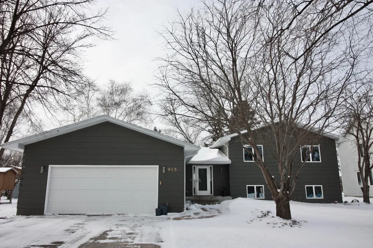 915 Hemlock CT, Breckenridge, MN 56520
