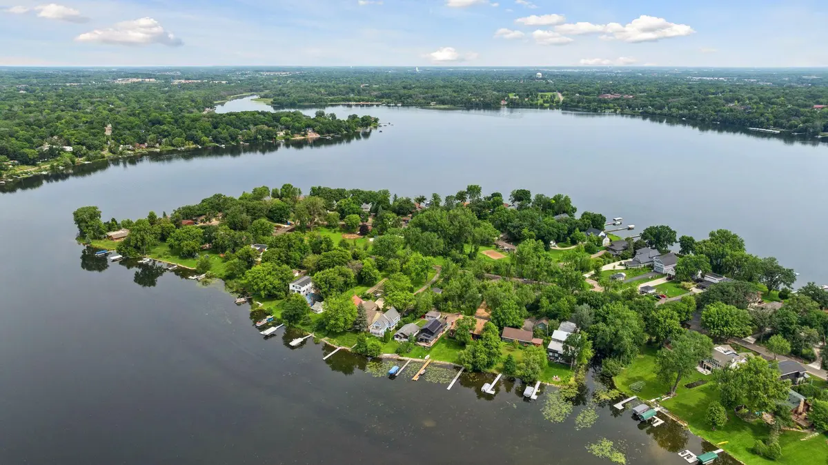 217 Peninsula RD, Medicine Lake, MN 55441