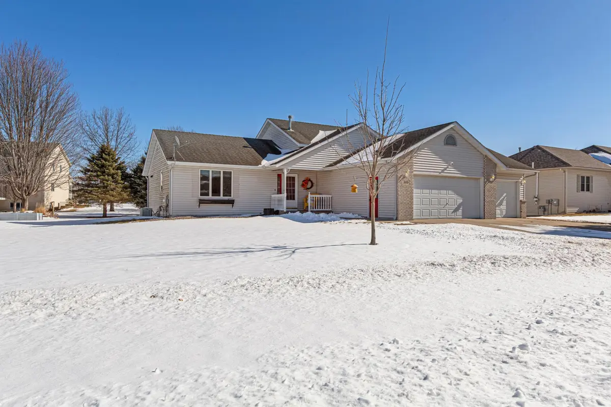 509 Chatfield LN, Belle Plaine, MN 56011