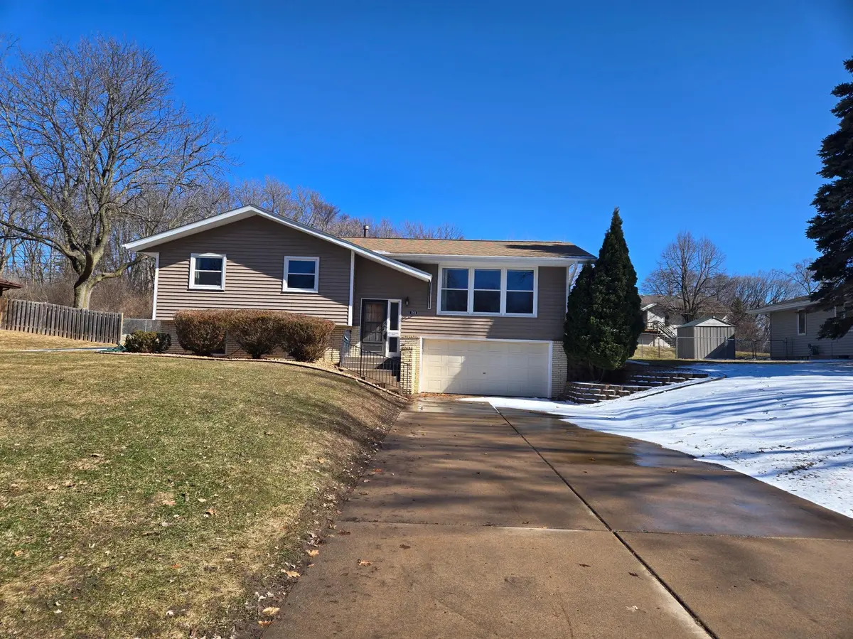 1008 Marnie ST S, Maplewood, MN 55119