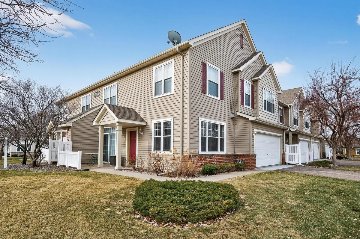 5055 Holly LN N #4, Plymouth, MN 55446