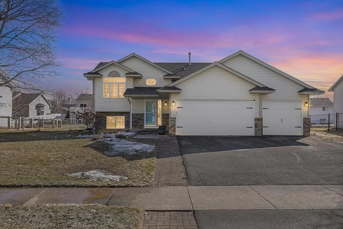 688 101st AVE NE, Blaine, MN 55434