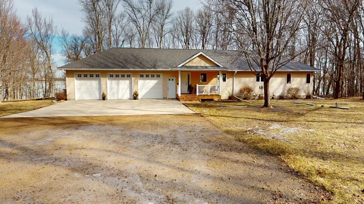 64562 270th ST, Alden, MN 56009