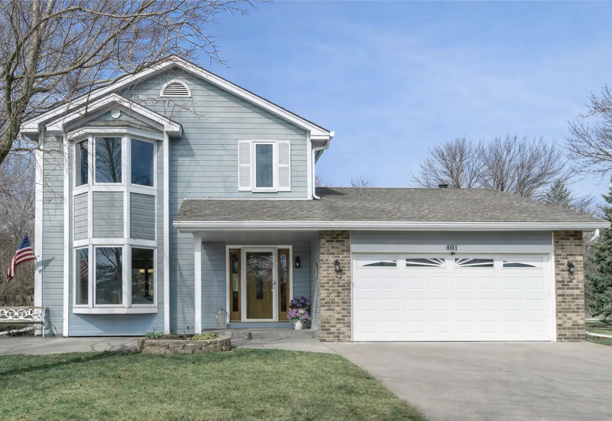801 Gramsey PL, Burnsville, MN 55306