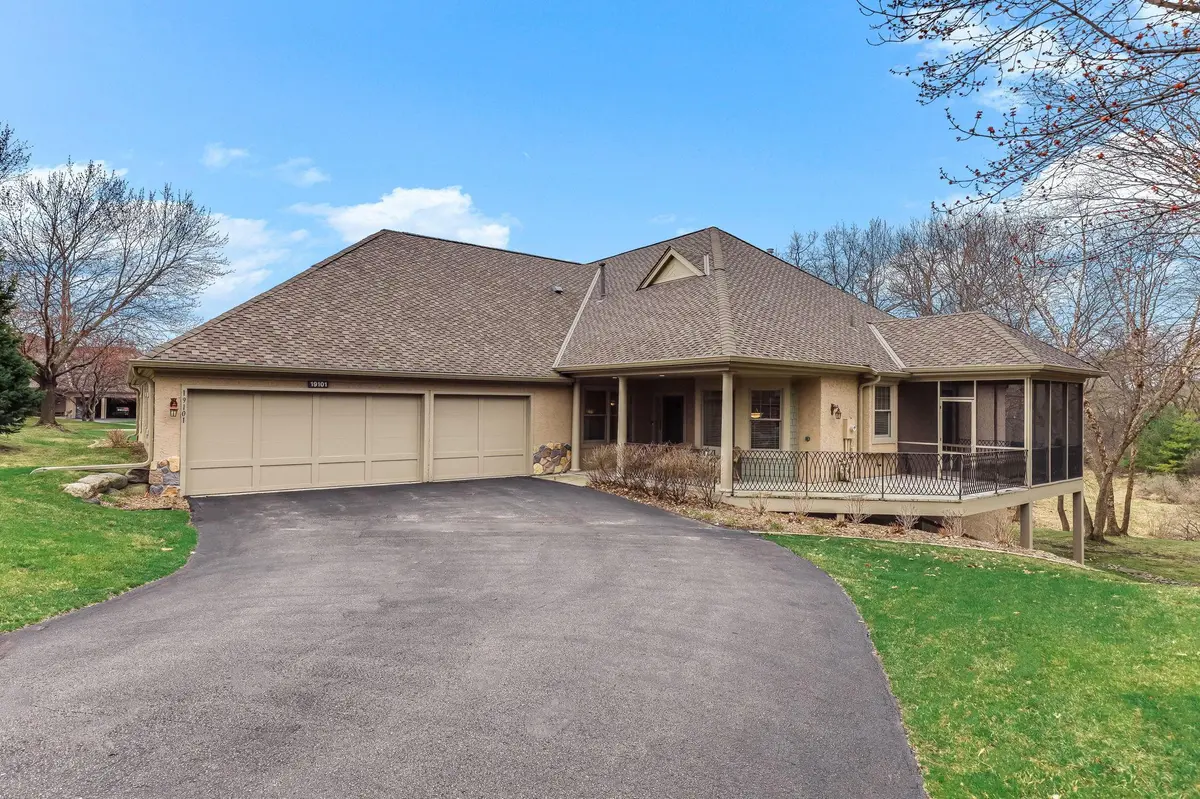 19101 Ashcroft TER, Minnetonka, MN 55345
