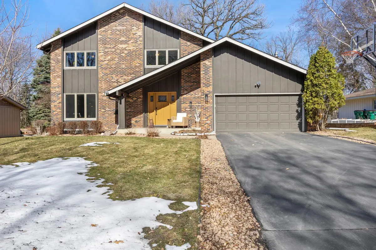 604 Thoreau DR, Burnsville, MN 55337