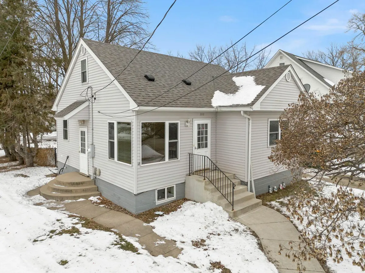 300 3rd ST SW, Cokato, MN 55321