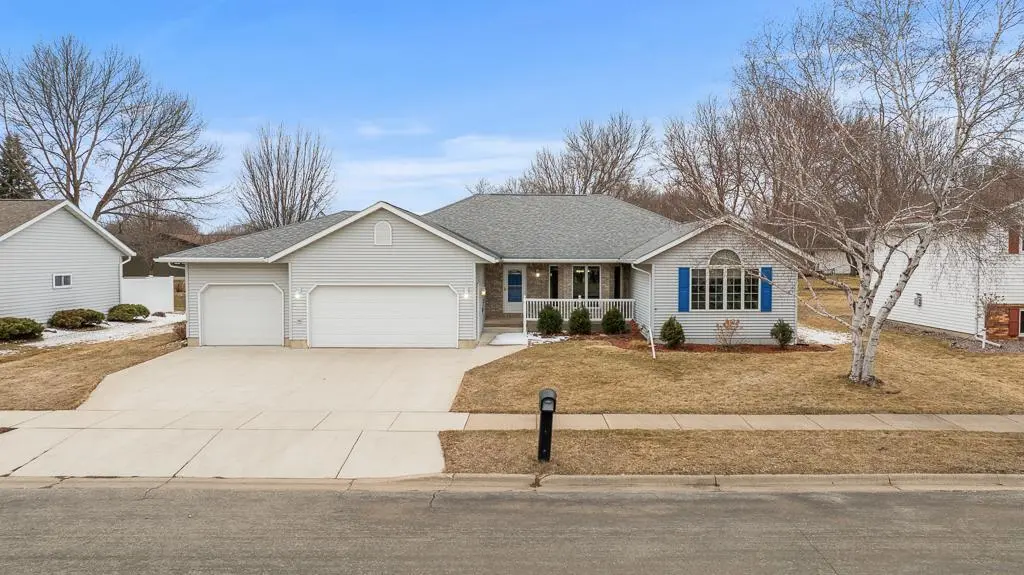 610 Deschepper ST, Marshall, MN 56258