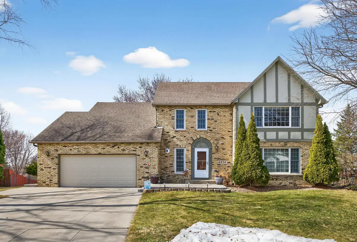 4236 Stoneham LN NW, Rochester, MN 55901